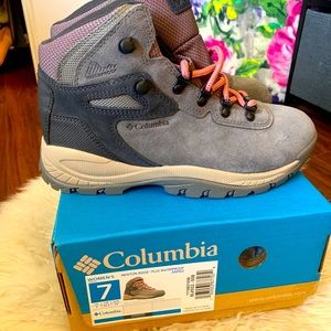 Columbia hiking boots never worn